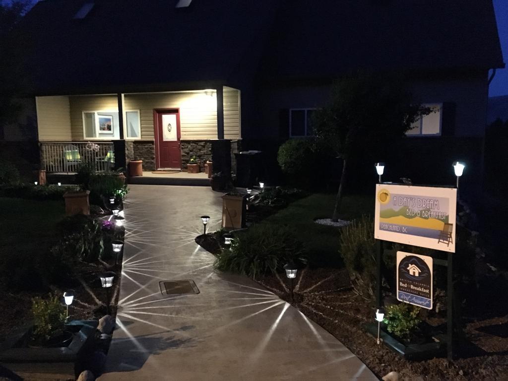 A Day'S Dream B&B Peachland Exterior photo