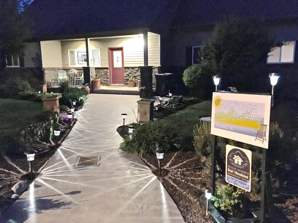 A Day'S Dream B&B Peachland Exterior photo